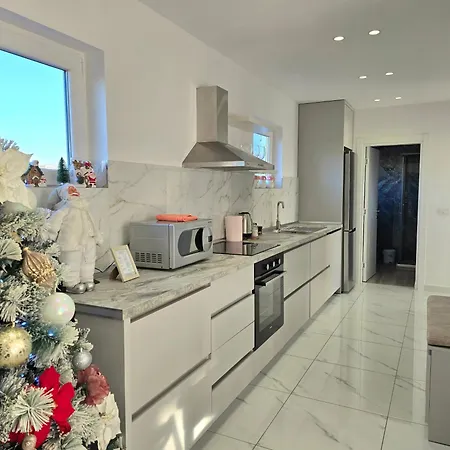 Center Penthouse Oasis Tiran