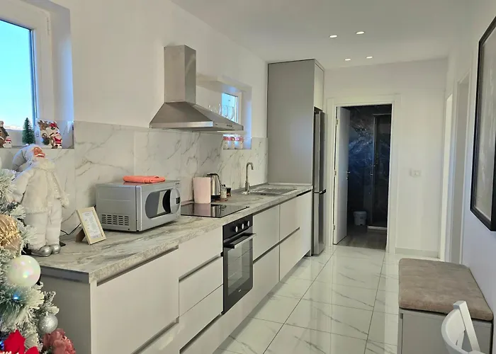 Center Penthouse Oasis * Tirana