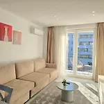 Center Penthouse Oasis 公寓 地拉那