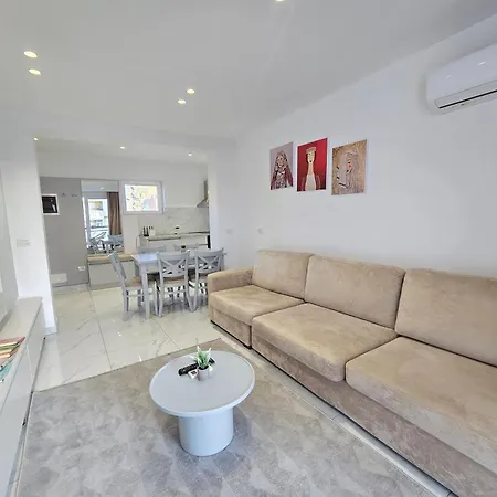 Center Penthouse Oasis טיראנה