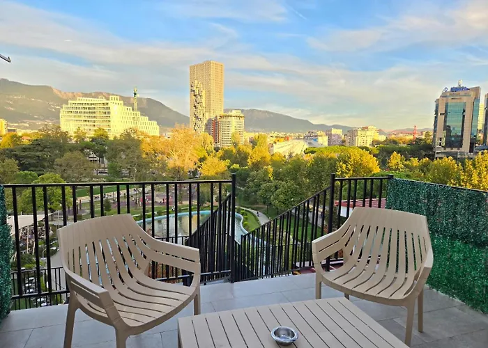 Center Penthouse Oasis * Tirana